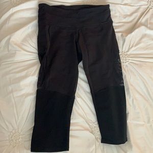 Black Lululemon Capri Leggings